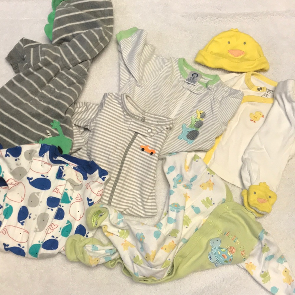 Newborn clothing lot 6 outfits!